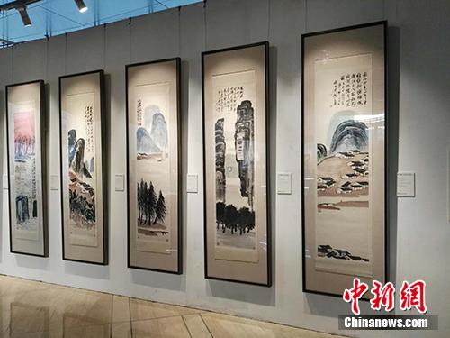 齐白石作品《山水十二条屏》在北京展出。<a target='_blank' href='http://www.chinanews.com/' >中新网</a>记者 宋宇晟 摄