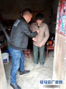 确山县公路局干部职工为贫困户送温暖