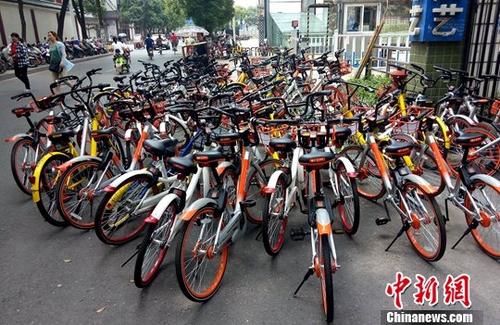资料图：江西南昌一共享单车停放点。 <a target='_blank' href='http://www.chinanews.com/'>中新社</a>记者 刘占昆 摄