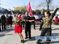 广场舞教练刘四海：癌症也不能阻止我推广水兵舞