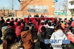 泌阳中学志愿服务队开展大手拉小手志愿服务活动