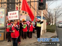老街派出所为学生游园实践活动保驾护航