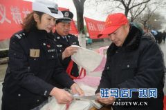 天中首场雪 民警宣传忙