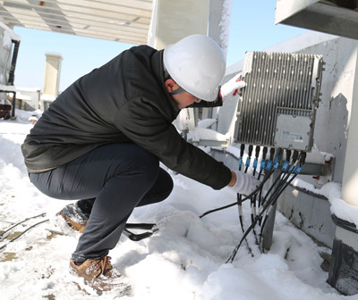 24小时冒雪抢修8次保障居民安全用气