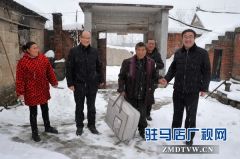 泌阳县法院雪中送温暖