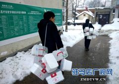 正阳为贫困户配发3万余个“健康扶贫爱心保健箱”