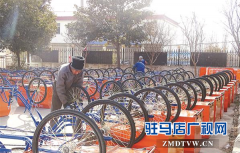 农村保洁员用上三轮清运车
