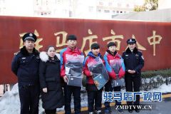 驻马店3名中学生拾金不昧 近万元财物归还失主