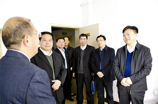 陈星：全面加强机关干部队伍建设