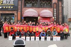 樊登读书会驻马店分会助力天中义工发放助学金
