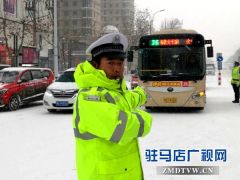 市交警支队全力以赴应对大雪天气