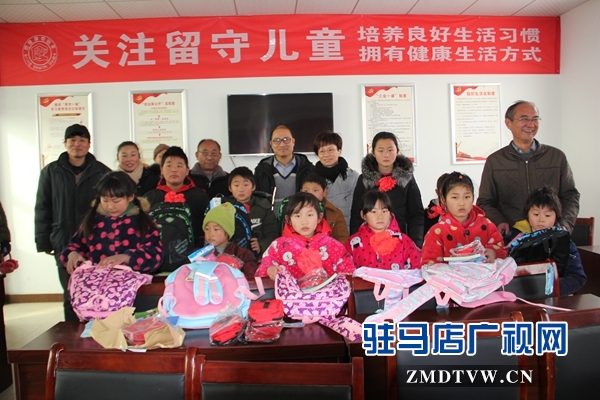 7、留守儿童合影.JPG