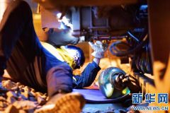 高铁夜行者：春运期间为9600公里钢轨“把脉问诊”