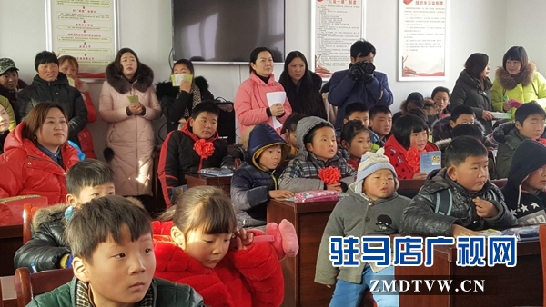 1、留守儿童听妇幼专家如何保护自己.jpg
