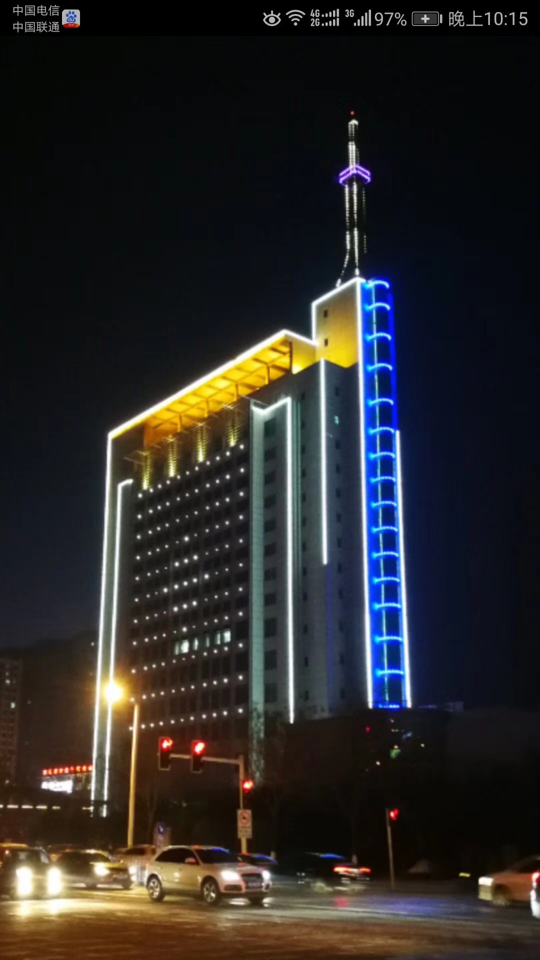 王明威实地察看春节期间城市亮化情况