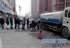 开发区城管送水解难题 文明服务显真情