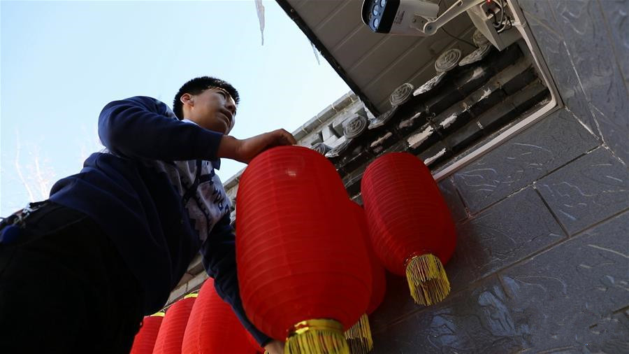 天南地北欢乐“中国年”——新华社记者除夕走笔