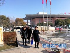 出席驻马店市四届人大三次会议的人大代表陆续报到