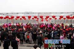 驻马店：热闹猜灯谜 欢乐庆元宵