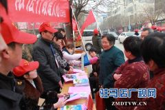 确山县卫生计生系统靖宇广场开展学雷锋活动