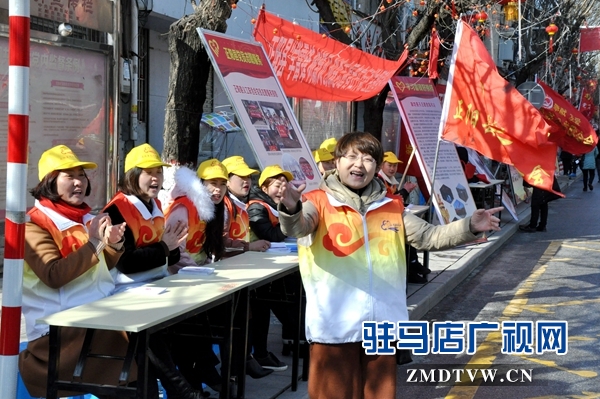 义工志愿者合唱“学习雷锋好榜样”.JPG
