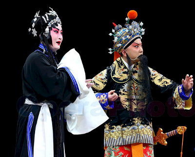 曲剧《武家坡》在驻马店市会展中心精彩上演
