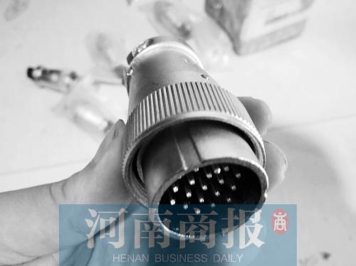 郑州市民邮寄苹果手机 到货成5个“铁疙瘩” 快递方称未找到