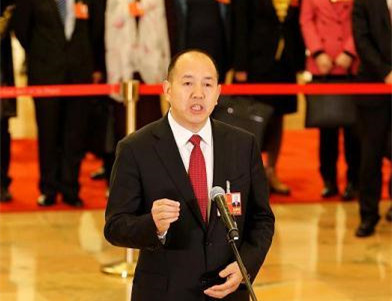 “农民工司令”张全收走“代表通道”：农村会越来越美 农民会越来越富