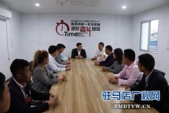 青年商会走进纪强再生资源有限公司参观考察并为公司授牌