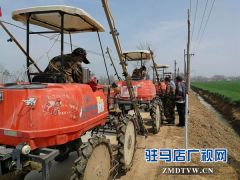 上蔡县农业局为帮扶村免费进行小麦“一喷三防”