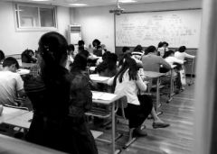 河南家长的尴尬选择 一边“吐槽”奥数一边送孩子上辅导班
