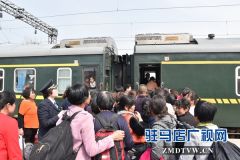 西平车站为“采茶女”提供绿色服务
