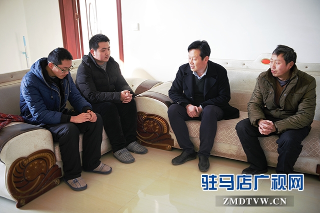 04邵店镇党委政府领导走访慰问.jpg