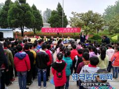 驻马店阳光助学协会为胡庙乡吴楼小学捐赠“爱心书屋”