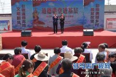 上蔡县委宣传部把道德讲堂办到村民家门口