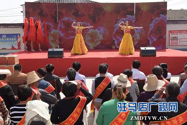 06文明助脱贫！上蔡县委宣传部把道德讲堂办到村民家门口.jpg