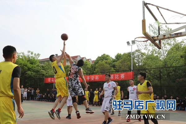 激烈拼抢.JPG