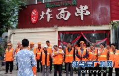 “五一”劳动节 爱心餐馆请30名环卫工人吃饭