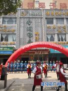 女老板脾气火爆：椰子鸡餐厅店庆充卡一万送六万