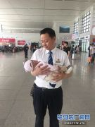 驻马店西站爱心之举暖人心
