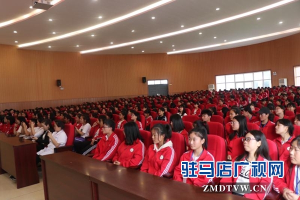 驻马店：价值6万元的近视眼镜送进校园