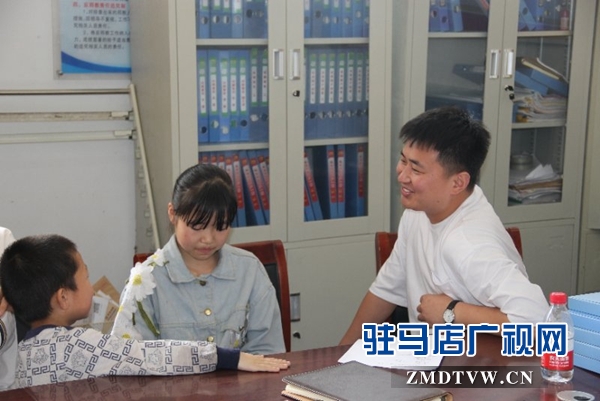 黄淮学院动画学院到西平县高庙村开展党建“1+1”帮扶联谊主题党日活动