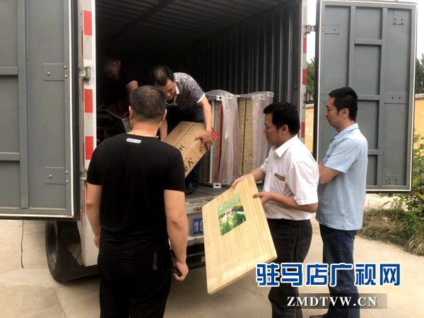 驻马店广播电视台到吴庄村看望慰问驻村第一书记
