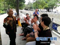 82岁老太快板唱出好生活