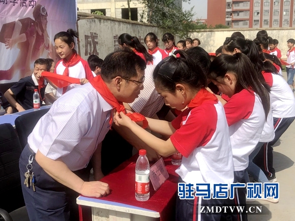 市工商局联合爱心企业为上蔡县刘楼小学捐赠教学用品