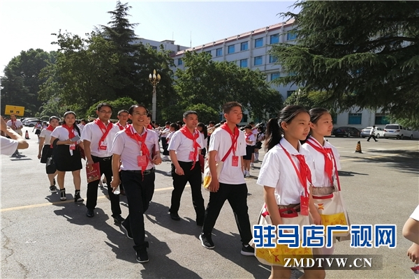 驻马店市代表团参加省第六次少代会载誉归来