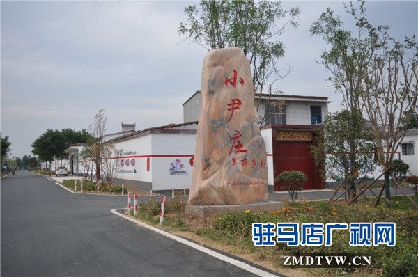女企业家刘芳开斋节带着慰问品前往清真寺拜访阿訇