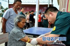 正阳县总工会：端午送健康 心系贫困户