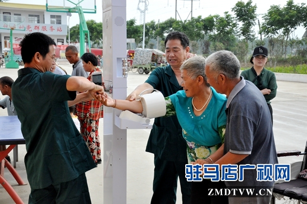 正阳县总工会：端午送健康 心系贫困户