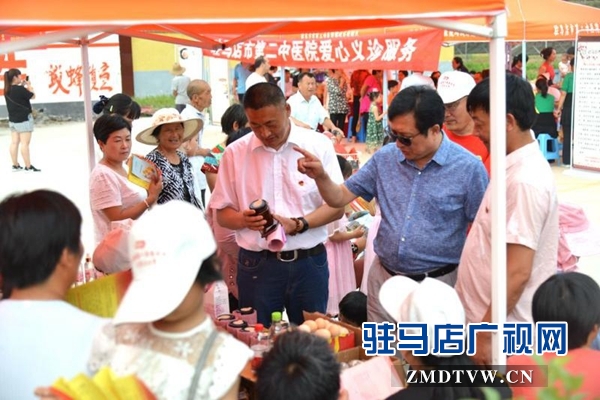 代海荣制作手工产品打开致富大门